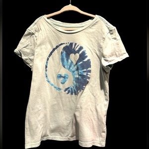 Girls Old Navy T shirt 10-12 sky blue with a tie dye yin yang